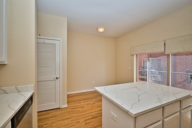 Building Photo - 353 E Eastgate Pl