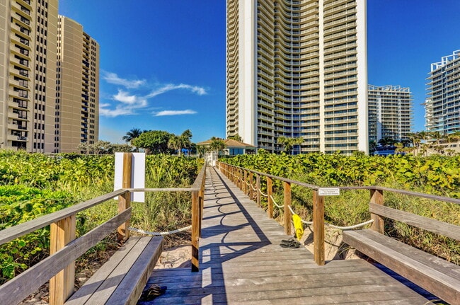 Building Photo - 3000 N Ocean Ave