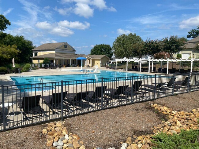 Building Photo - 4221 Courtly Ln