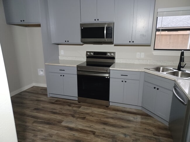 Building Photo - 1945 E Washington St