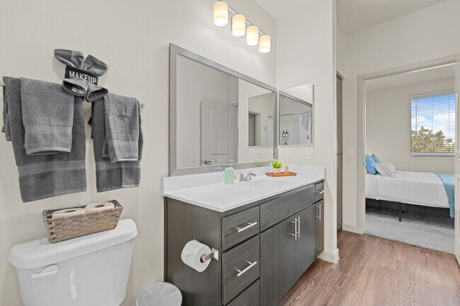 Building Photo - 711 W Broadway Rd