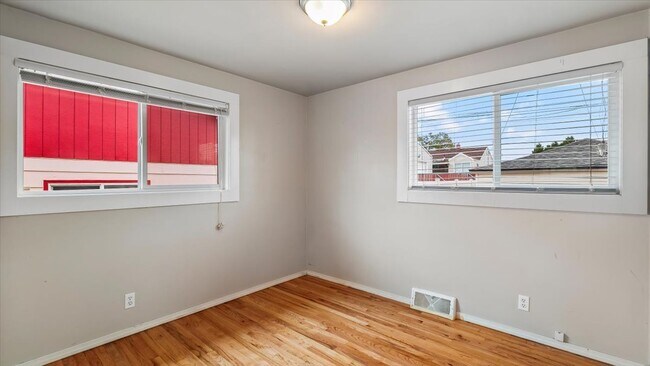 Building Photo - 1527 E Rockwell Ave