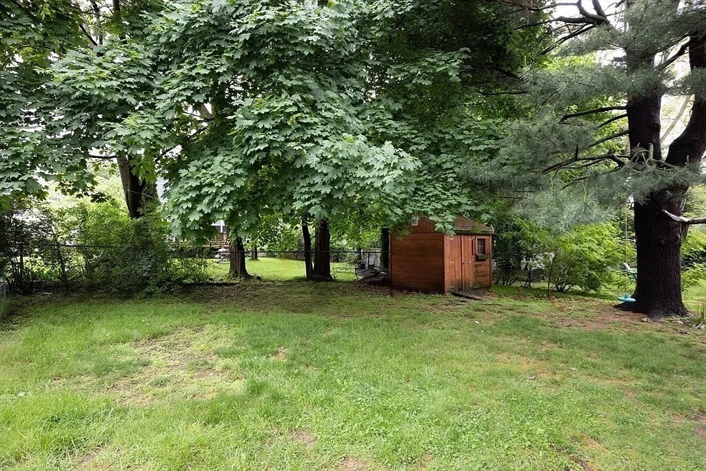 Building Photo - 31 Ainsworth St