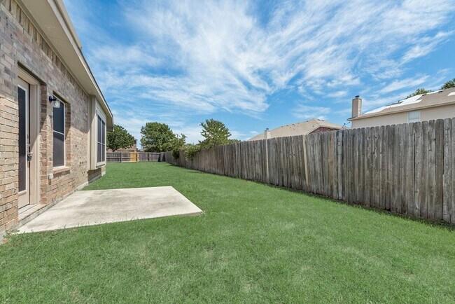Building Photo - 621 Tumbleweed Dr