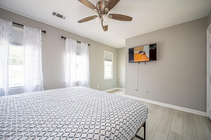 Building Photo - 1283 Sweet Pine Dr