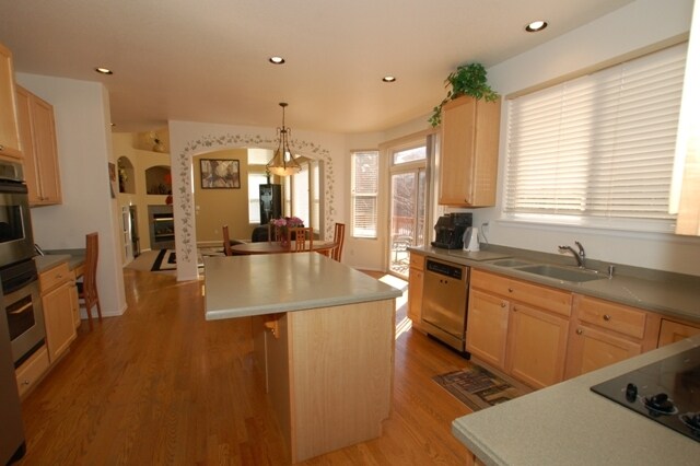 Building Photo - 10245 Carriage Club Dr