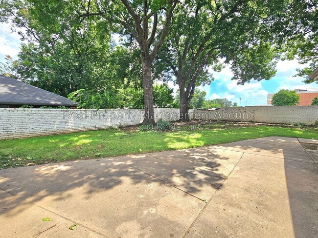 Building Photo - 5019 S Joplin Ave