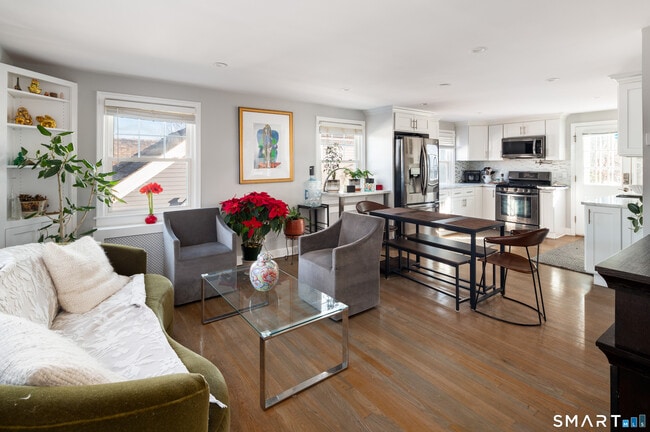 Building Photo - 191 Hobart Ave