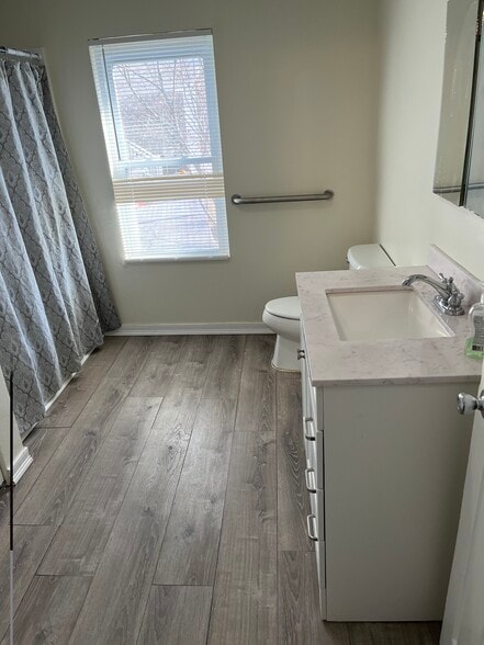 Bathroom - 33 White St