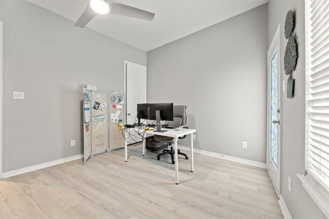 Building Photo - 709 N Bayshore Dr