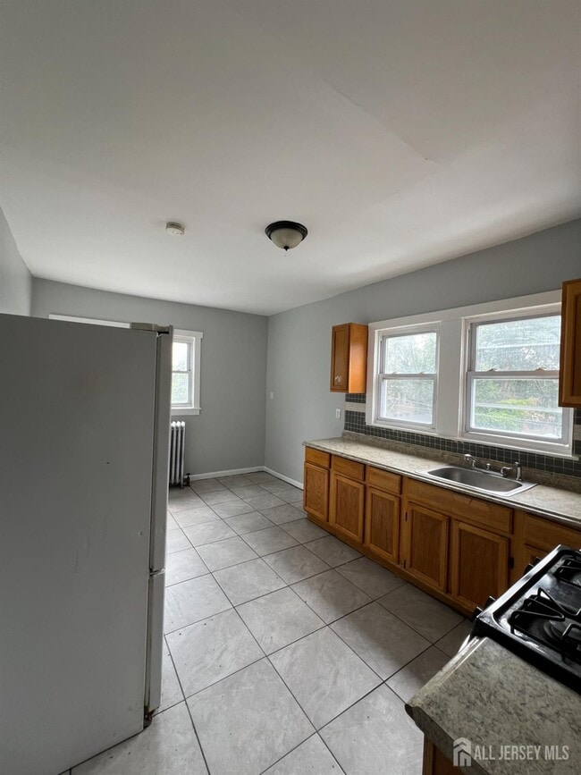 Building Photo - 498 Norwood St