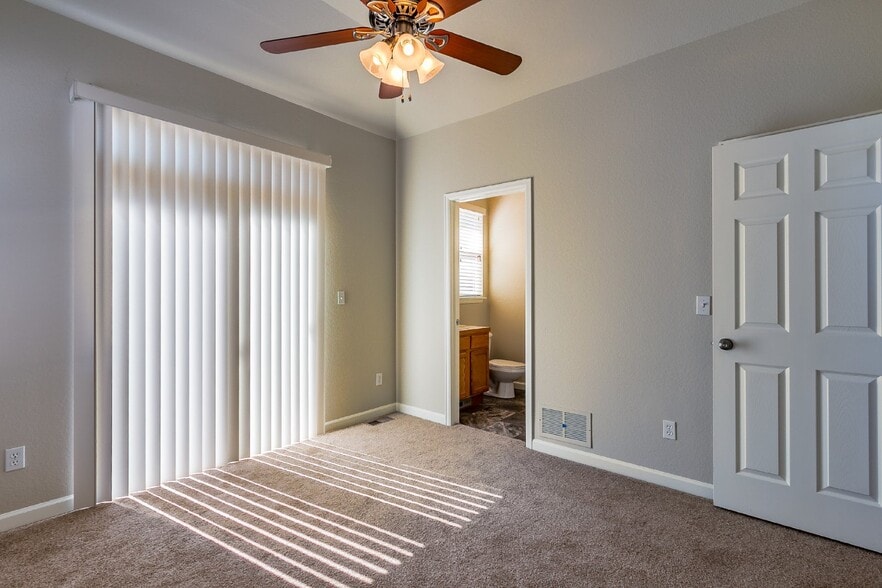 Building Photo - Modern Comfort and Low-Maintenance Living ...