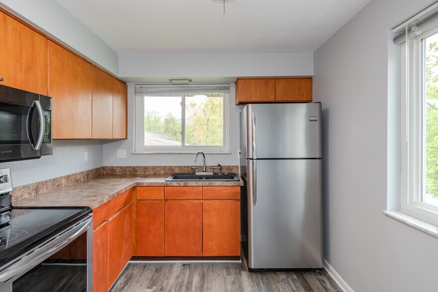 Building Photo - 1258 Westcliff Ct