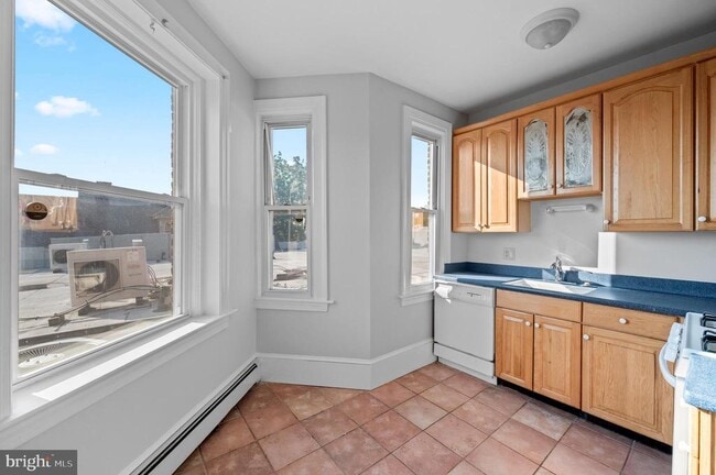 Primary Photo - 834 W Lancaster Ave