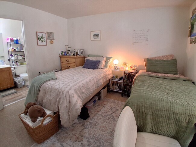 Building Photo - 565 N 300 E