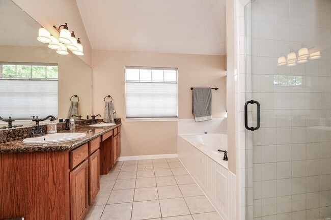 Building Photo - 8323 Lake Crystal Dr