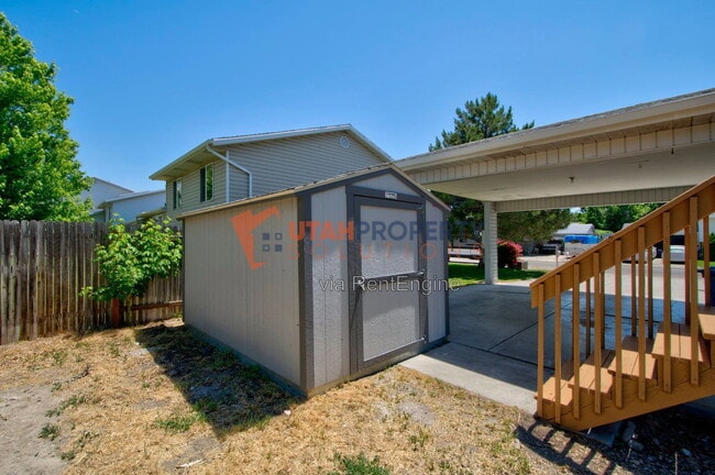 Building Photo - 496 W 330 S