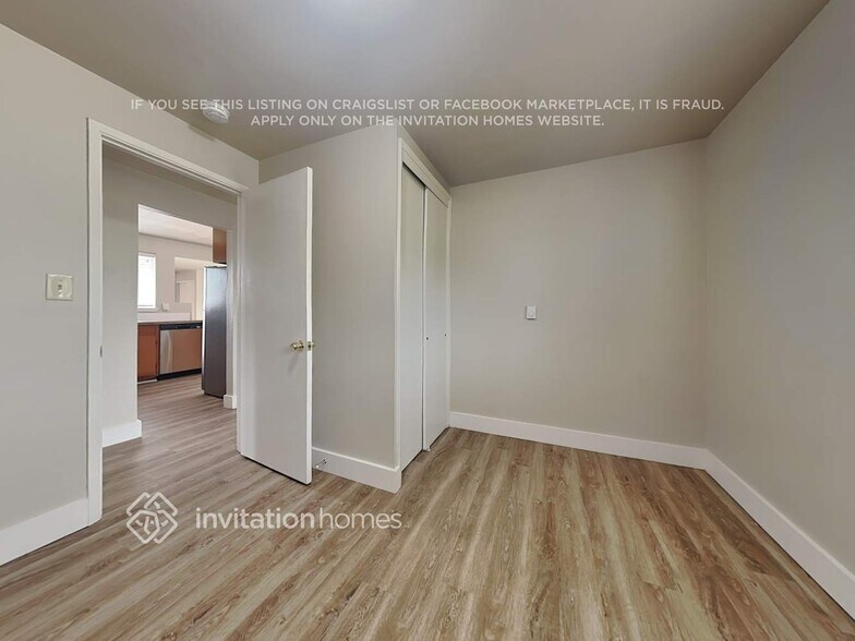 Building Photo - 1131 Lenore Dr