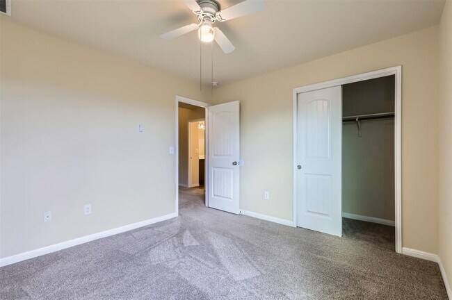 Building Photo - 112 Sabine River Dr