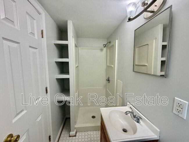 Building Photo - 2110 Pretty Lake Ave