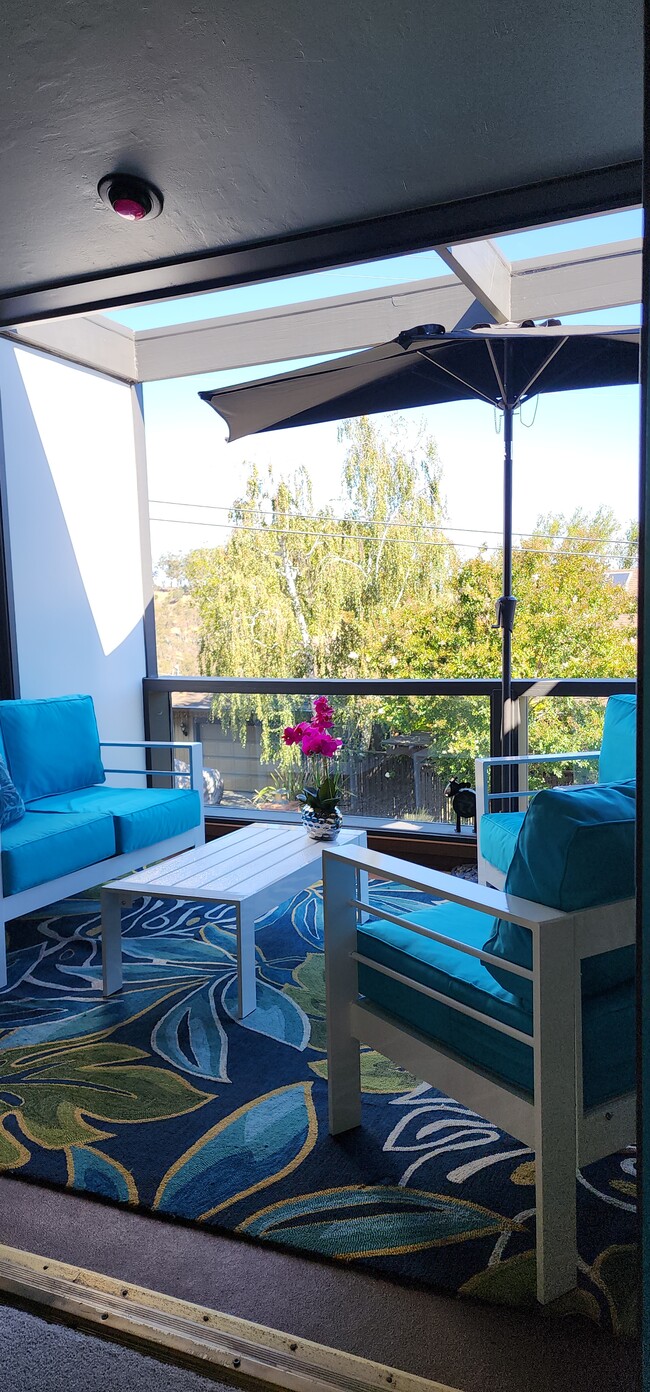 Building Photo - 100 Wimbledon Way