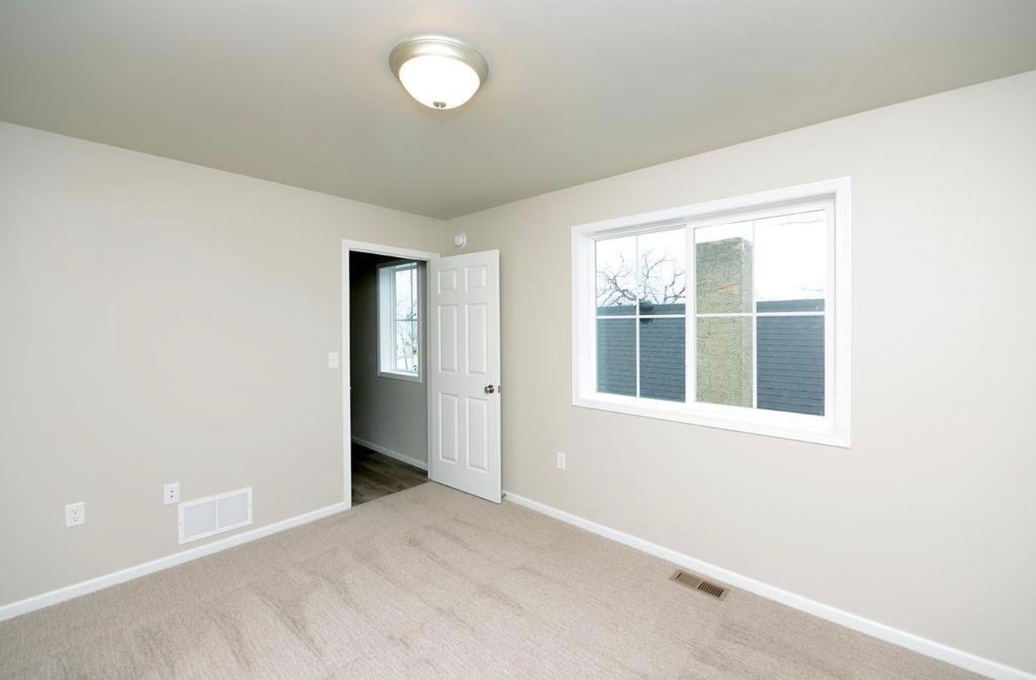 Building Photo - 705 10th Ave N