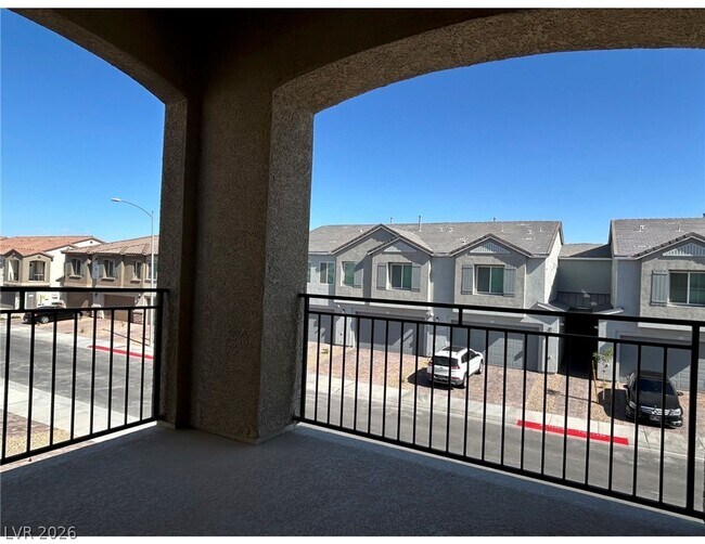 Building Photo - 227 Callen Falls Ave