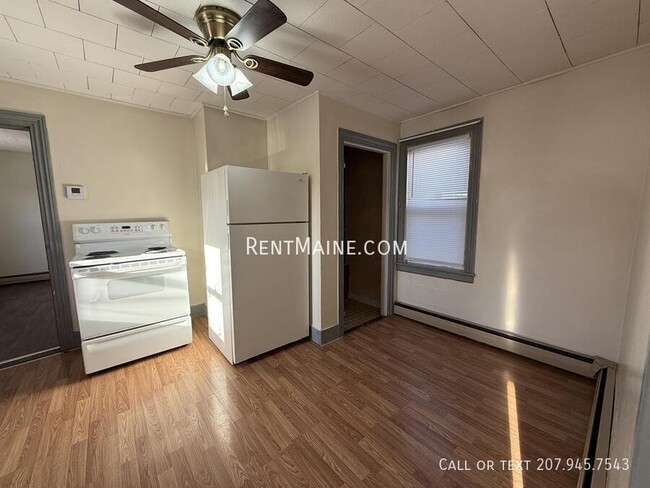 Building Photo - 600 S Main St