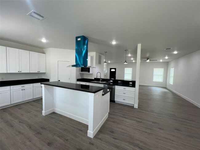 Building Photo - 13314 Oak Ledge Dr