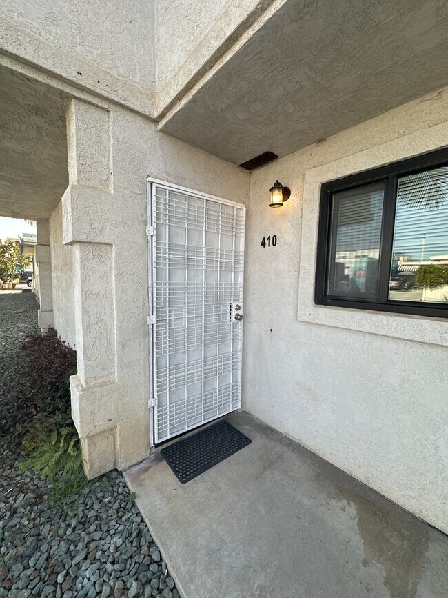 Building Photo - 408-14 Delaware St