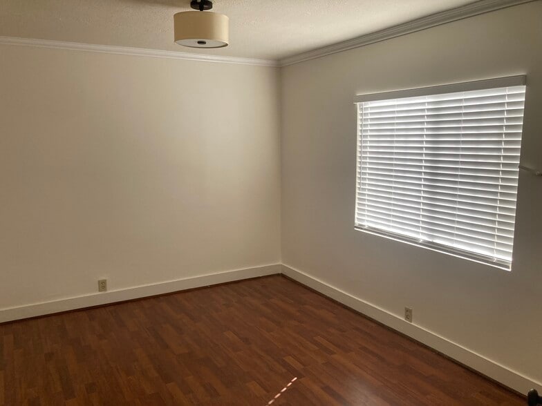 Bedroom - 1314 1/2 S Hudson Ave