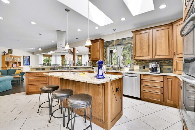 Building Photo - 29934 Paint Brush Dr