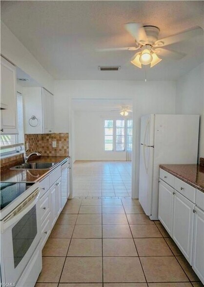 Building Photo - 6004 Deming Ave