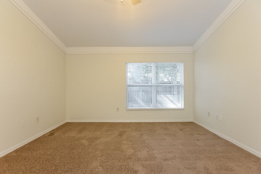 Building Photo - 2341 Tioga Dr