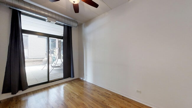 Building Photo - 841 W Monroe St