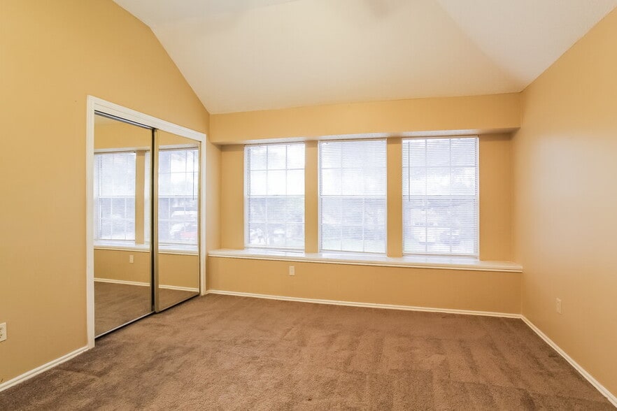 Building Photo - 6018 Fern Hollow Ct