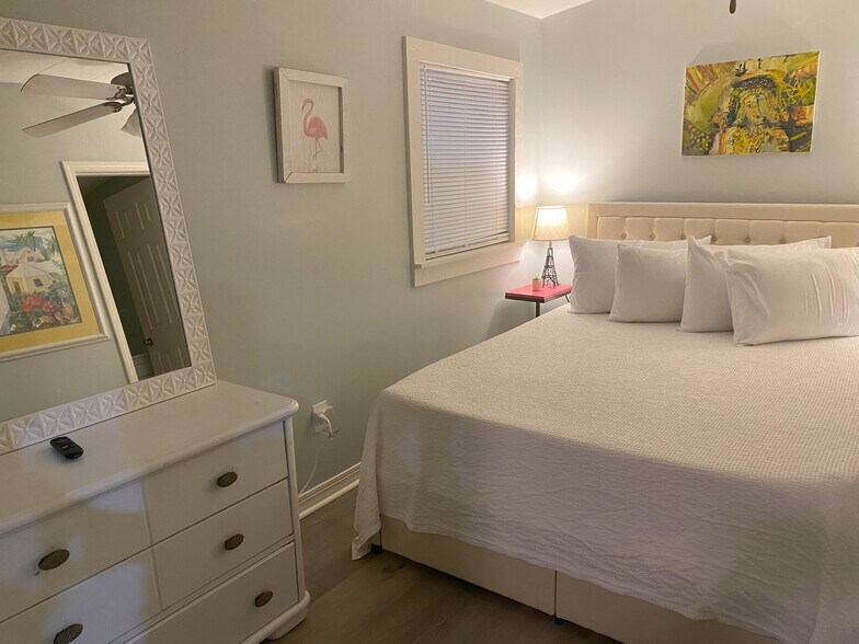 Building Photo - 314 Jasmine Pl