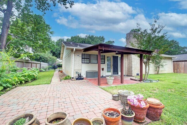 Building Photo - 17910 Navajo Trail Dr