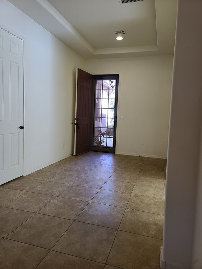 Building Photo - Spacious 4 Bed, 3.5 Bath Anthem Home with Modern Amenities and Prime Location