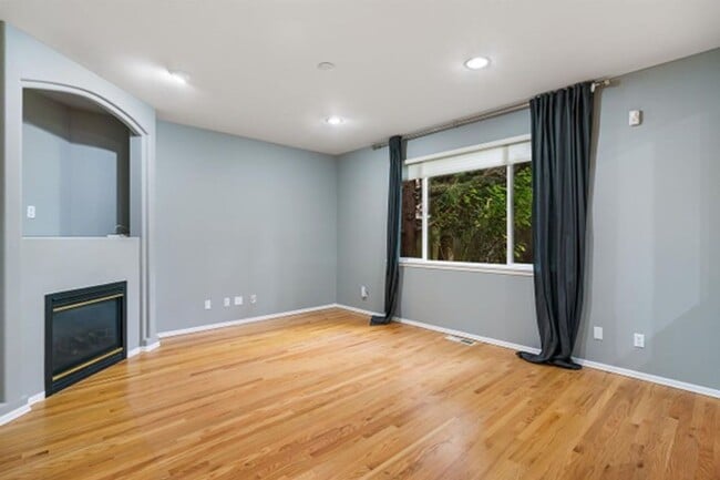 Building Photo - A Beautiful Picture Perfect Home with 4 Be...