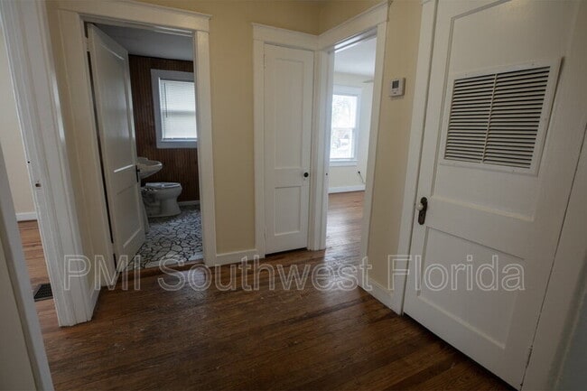 Building Photo - 303 Ohio Pl