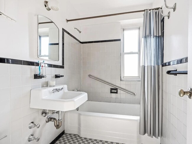 Building Photo - 453 FDR Dr