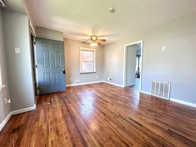 Building Photo - 1697 London