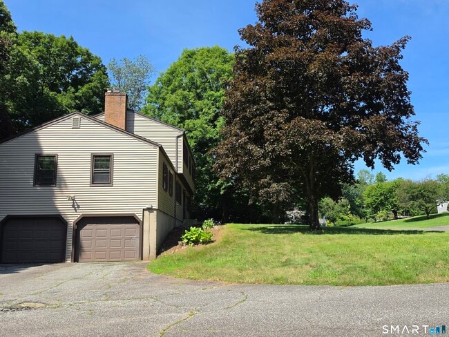 Building Photo - 8 Squire Ln