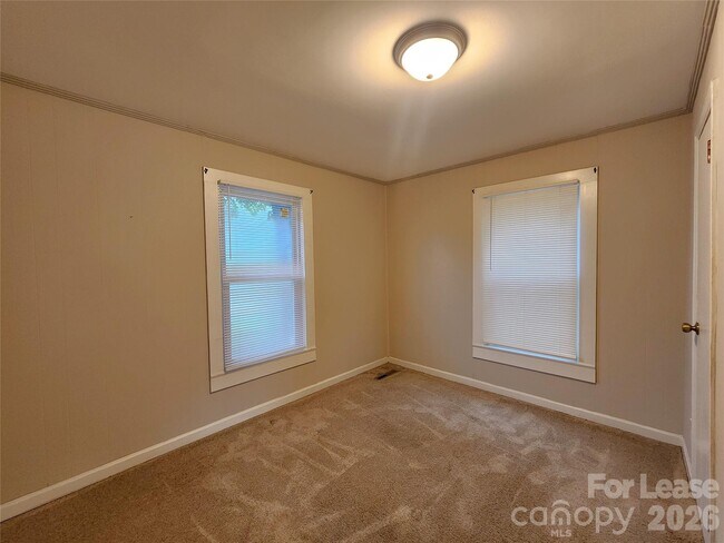 Building Photo - 507 S Vance St