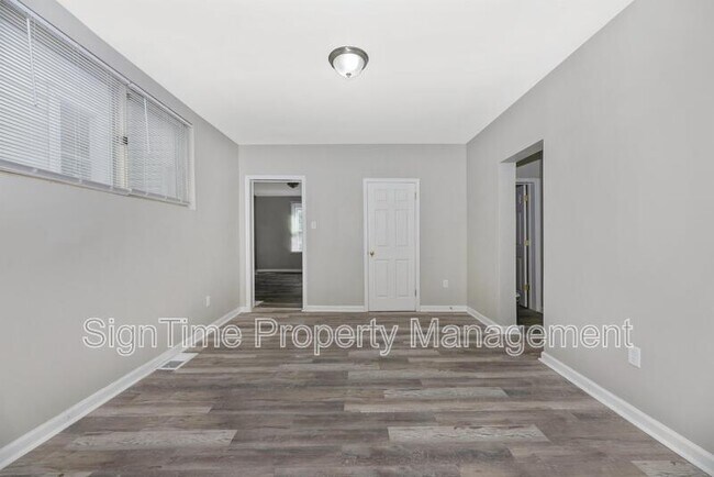 Building Photo - 531 Salem Ave