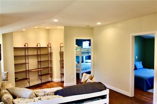 Building Photo - 39 Berrie Ln