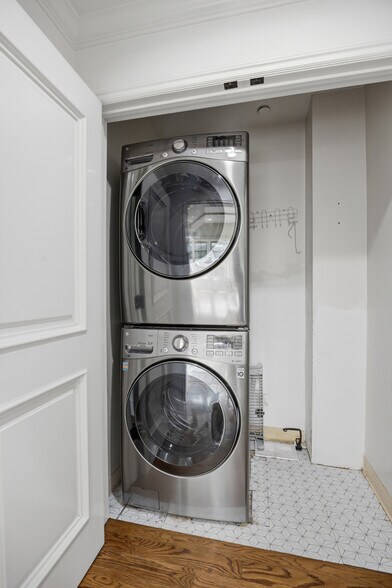 Building Photo - 4316 N Clybourn Ave