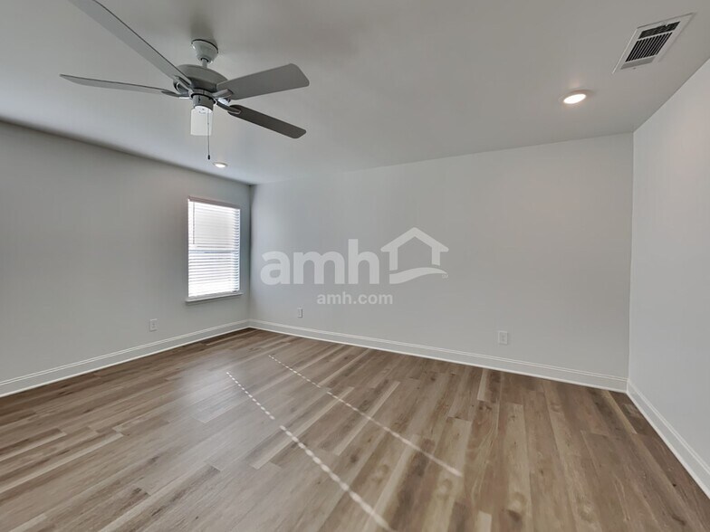 Building Photo - 216 Latitia Lane