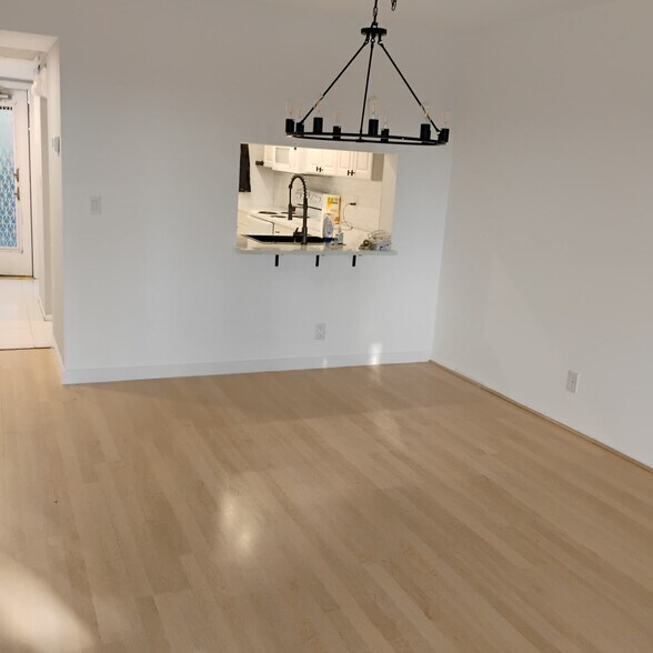 Dining - 9460 Poinciana Pl